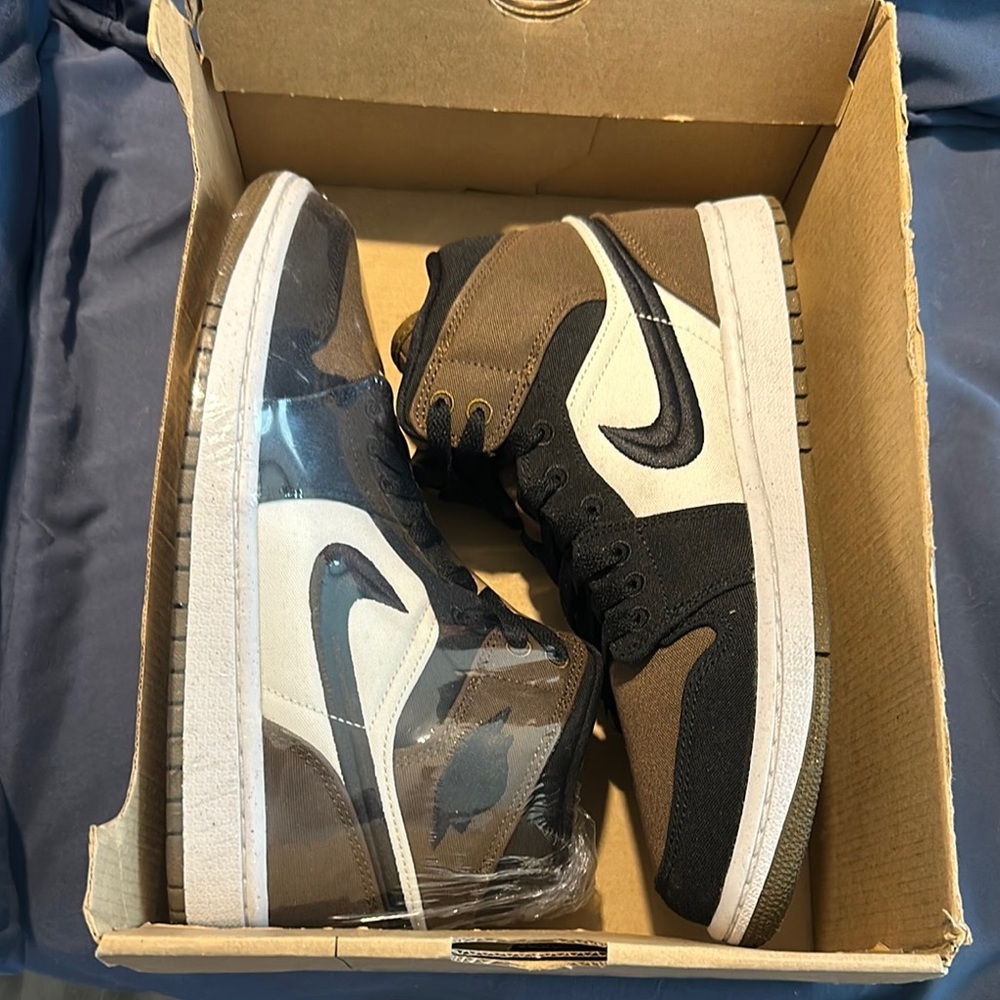 Nike air Jordan’s 1s mid se